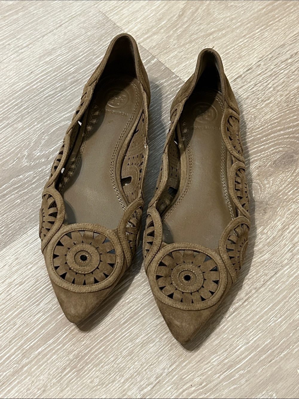 Tory Burch Leyla Taupe Suede Laser-Cut Pointed-Toe Flat Sz 8